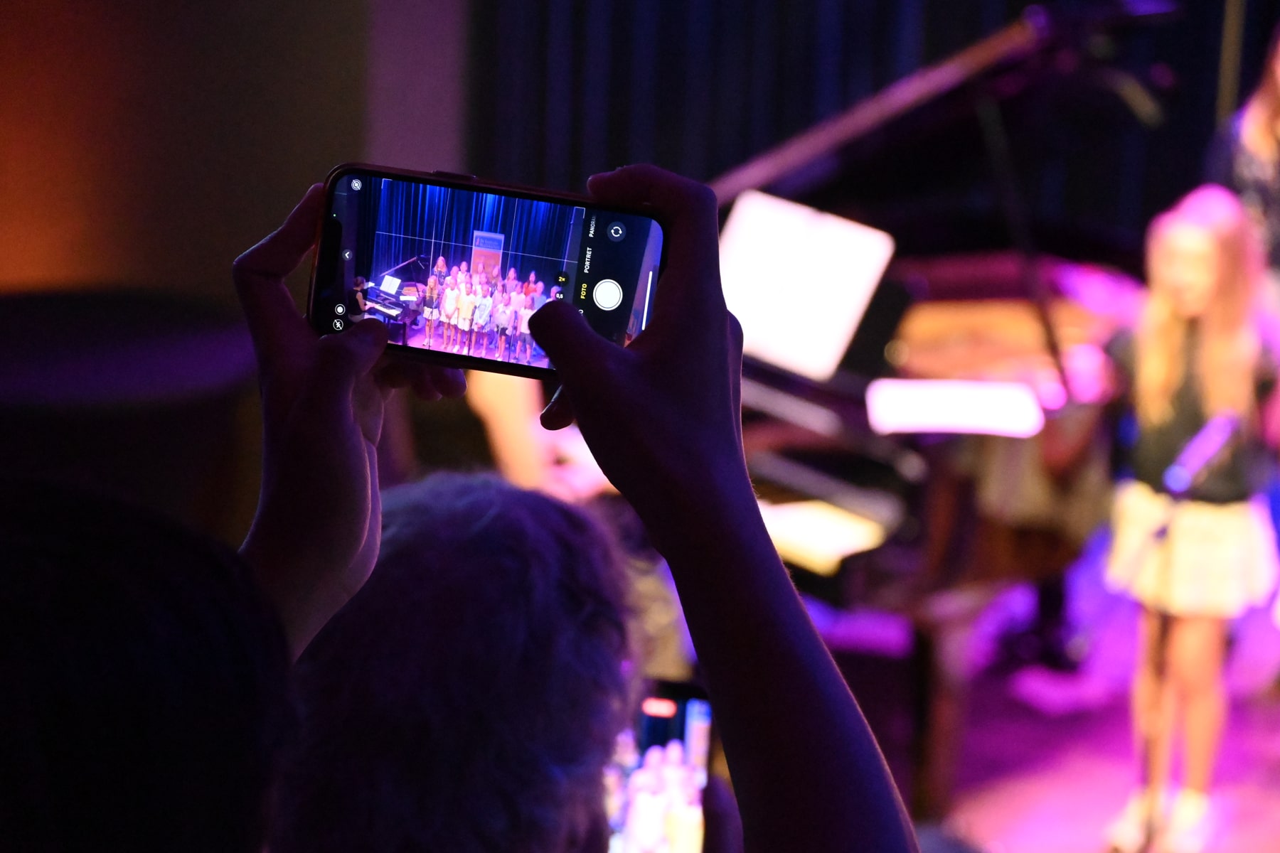 Zomer Muziek en Dans Festival Laren – optreden Popkoor Gooische Muziekschool – Brinkhuis Laren Zomer Muziek en Dans Festival Laren - optreden Popkoor Gooische Muziekschool - Brinkhuis Laren