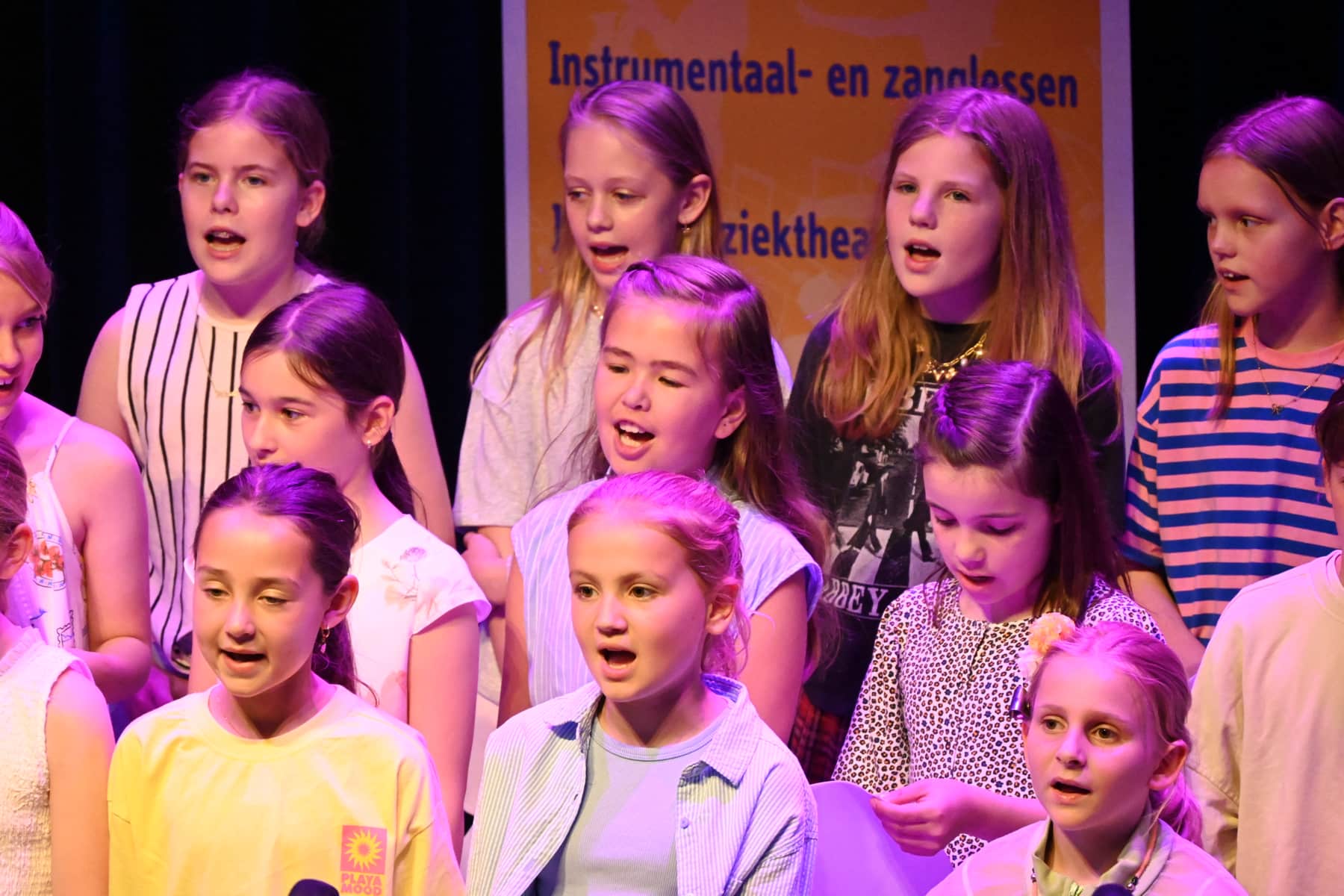 Zomer Muziek en Dans Festival Laren – optreden Popkoor Gooische Muziekschool – Brinkhuis Laren Zomer Muziek en Dans Festival Laren - optreden Popkoor Gooische Muziekschool - Brinkhuis Laren
