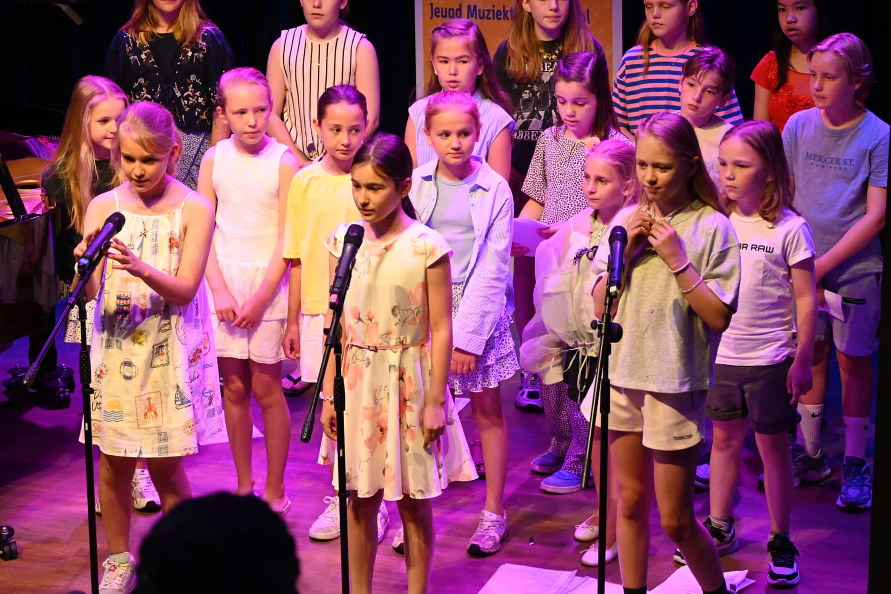Zomer Muziek en Dans Festival Laren – optreden Popkoor Gooische Muziekschool – Brinkhuis Laren Zomer Muziek en Dans Festival Laren - optreden Popkoor Gooische Muziekschool - Brinkhuis Laren