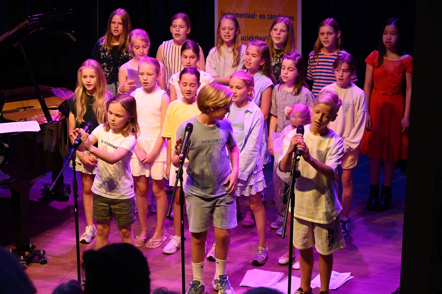 Zomer Muziek en Dans Festival Laren – optreden Popkoor Gooische Muziekschool – Brinkhuis Laren Zomer Muziek en Dans Festival Laren - optreden Popkoor Gooische Muziekschool - Brinkhuis Laren