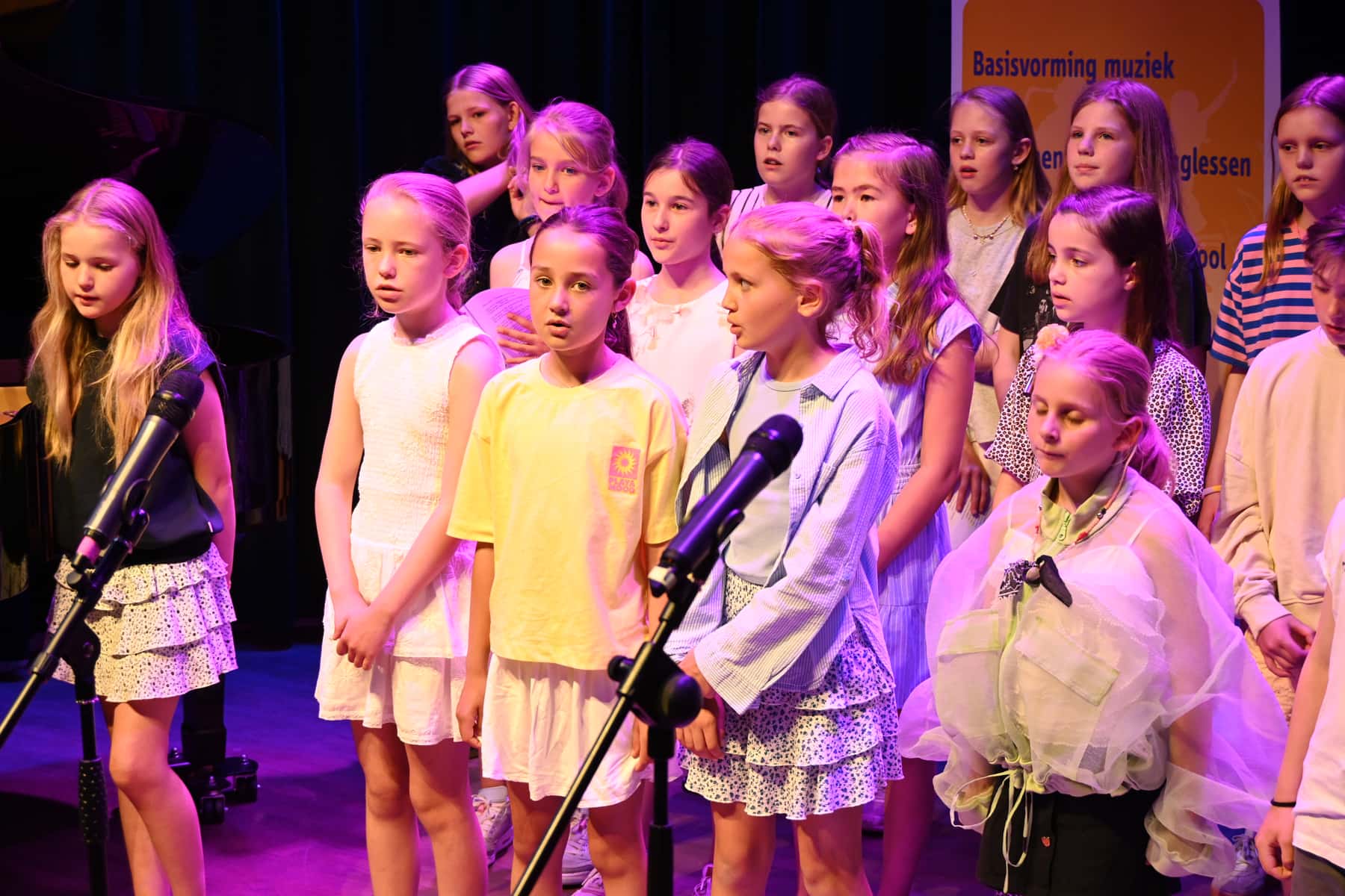 Zomer Muziek en Dans Festival Laren – optreden Popkoor Gooische Muziekschool – Brinkhuis Laren Zomer Muziek en Dans Festival Laren - optreden Popkoor Gooische Muziekschool - Brinkhuis Laren