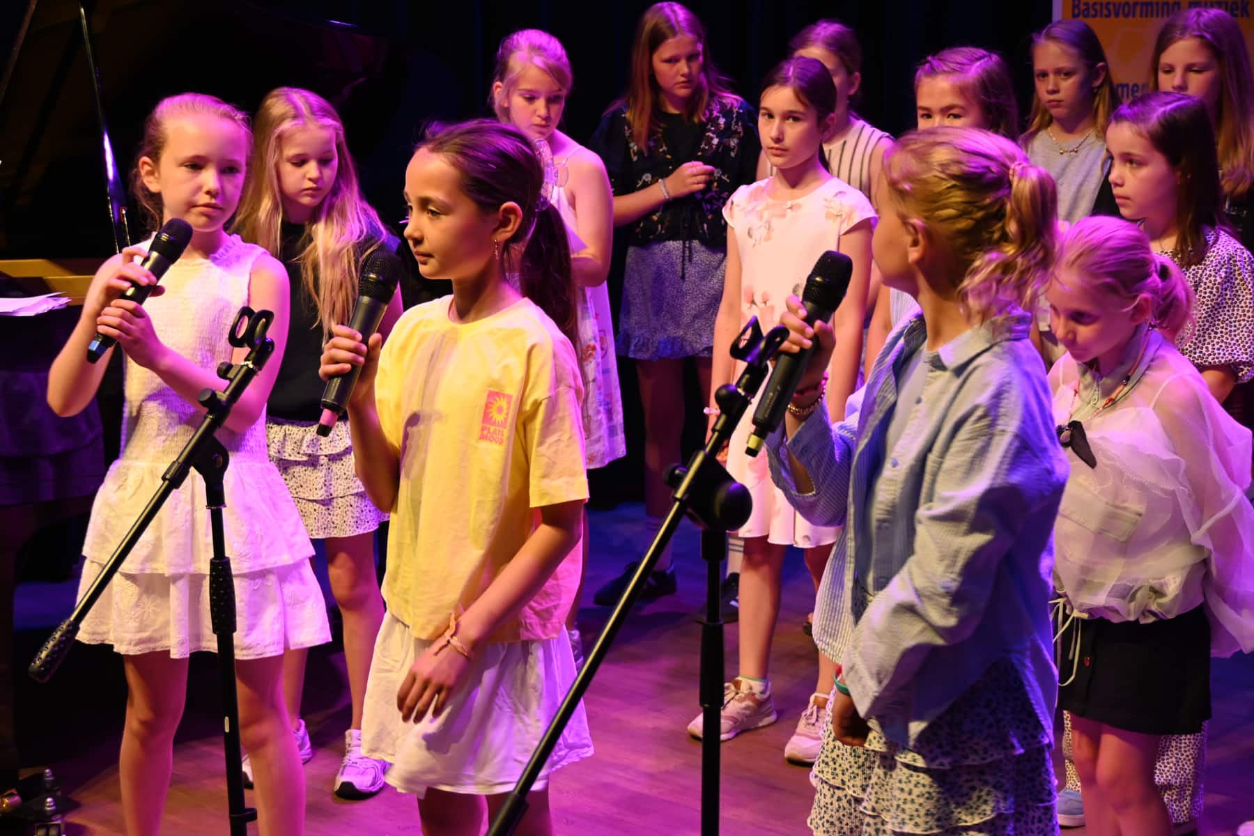 Zomer Muziek en Dans Festival Laren – optreden Popkoor Gooische Muziekschool – Brinkhuis Laren Zomer Muziek en Dans Festival Laren - optreden Popkoor Gooische Muziekschool - Brinkhuis Laren