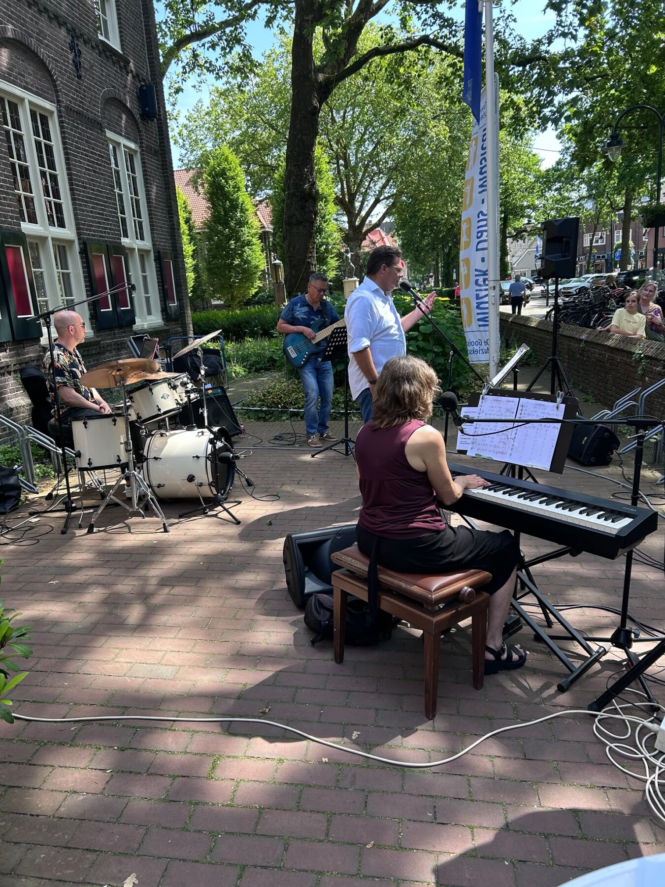 Zomer Muziek en Dans Festival – Optredens voor het Brinkhuis van oa Nayche Zomer Muziek en Dans Festival - Optredens voor het Brinkhuis van oa Nayche
