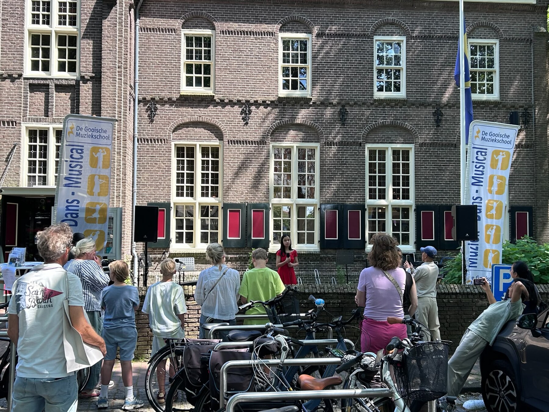 Zomer Muziek en Dans Festival – Optredens voor het Brinkhuis van oa Nayche Zomer Muziek en Dans Festival - Optredens voor het Brinkhuis van oa Nayche