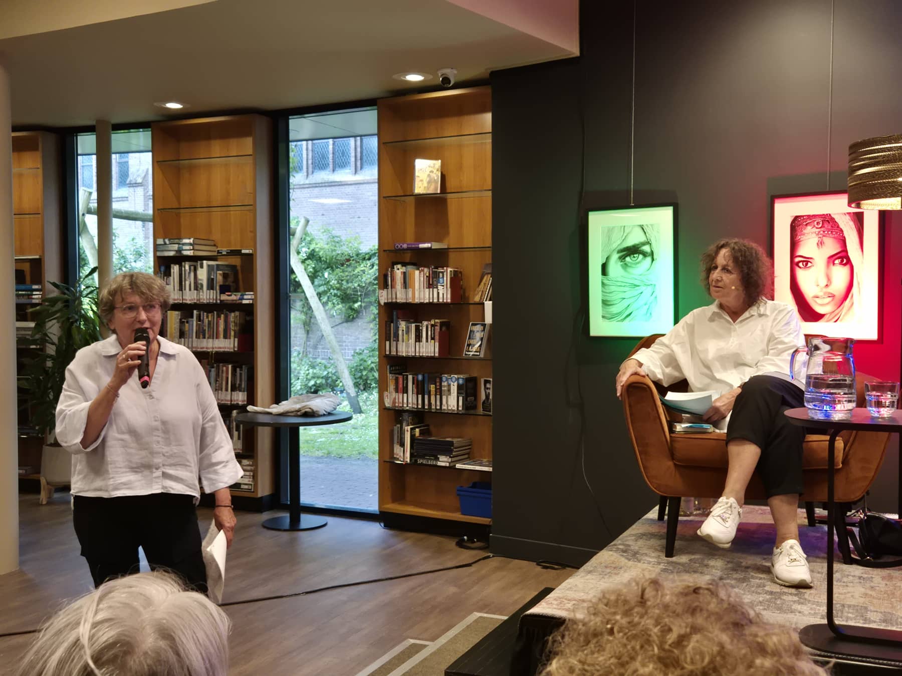 Adriaan Van Dis In Het Brinkhuis Laren Laren (5) Annelies Gehring van de Larense Boekhandel introduceert Adriaan van Dis